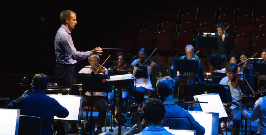 Vasily Petrenko conducting the RPO in the rehearsal before the Prom