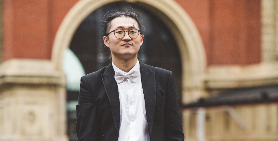 Wenhan Jiang in concert dress outside the Royal Albert Hall